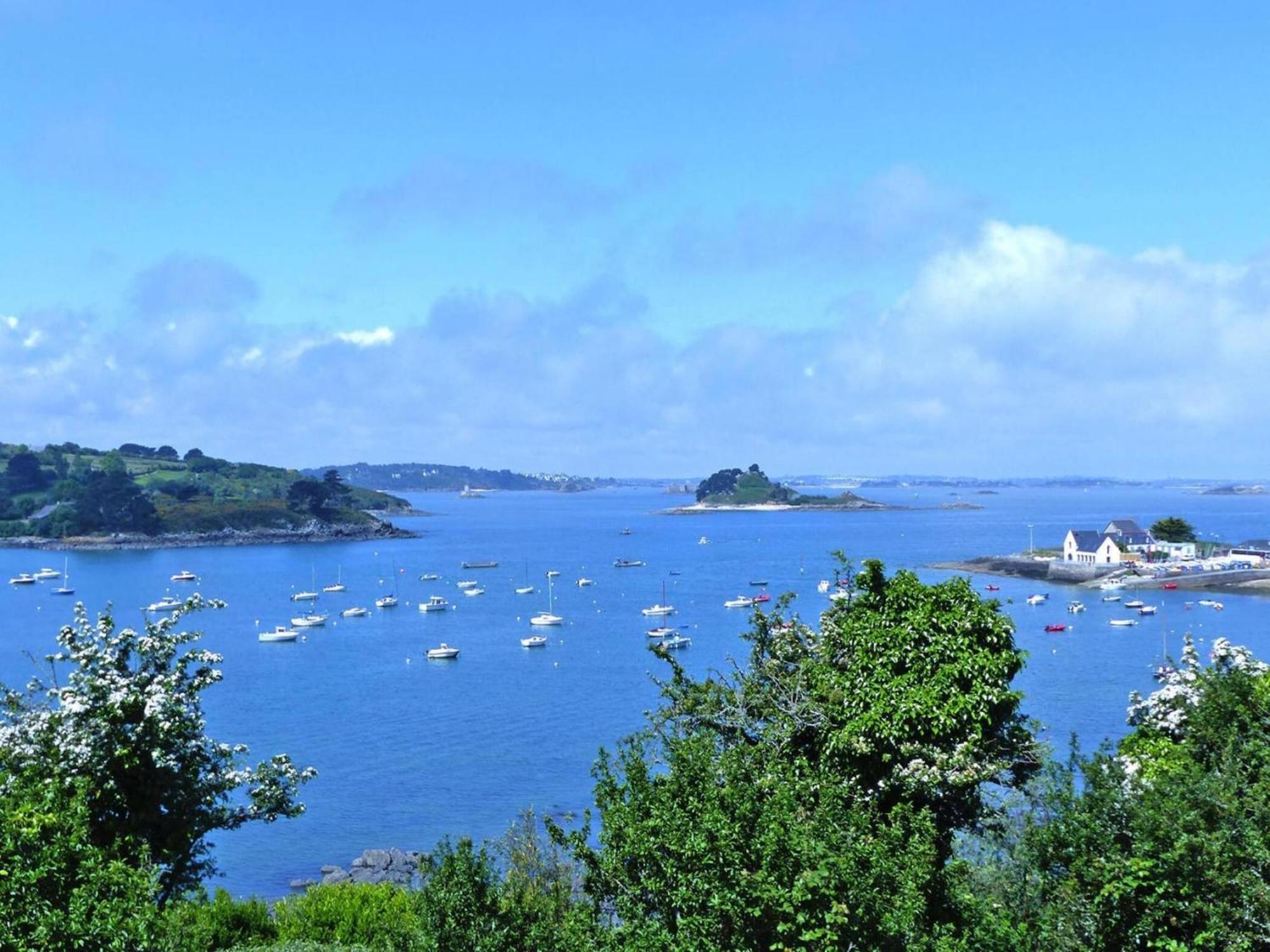 Pretty Breton Holiday Home In A Top Location Plougasnou Eksteriør bilde